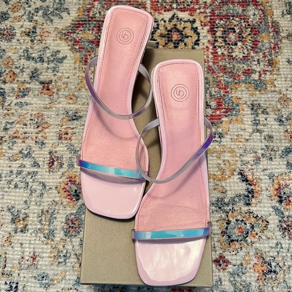 UO Iridescent Veronica Jelly Strap Sandals - Picture 4 of 4